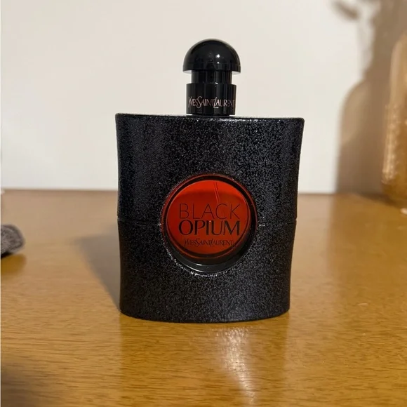 Yves Saint Laurent Black Opium - Picture 2 of 3
